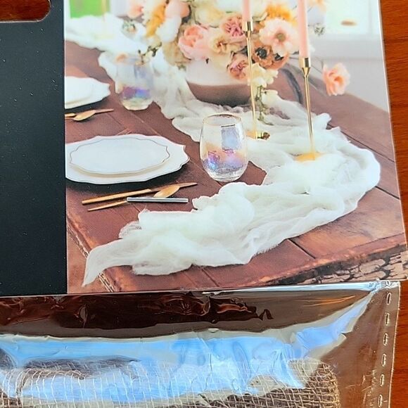 TABLE Runner  - Picture 1 of 3